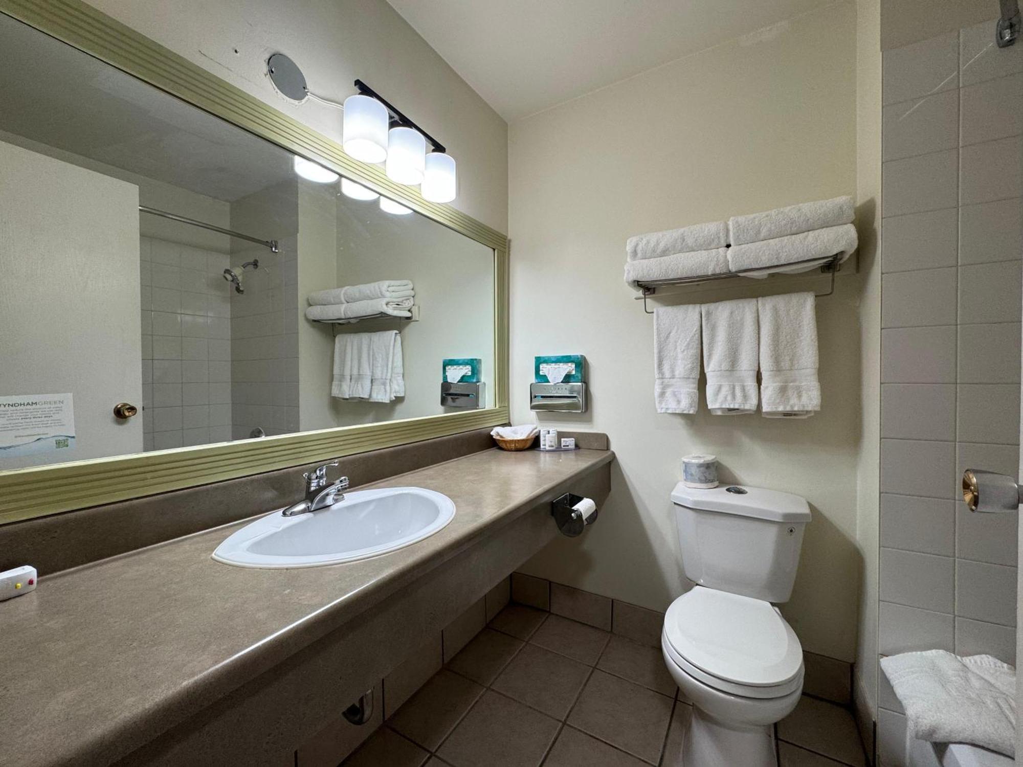 Howard Johnson By Wyndham Fort St. John Luaran gambar