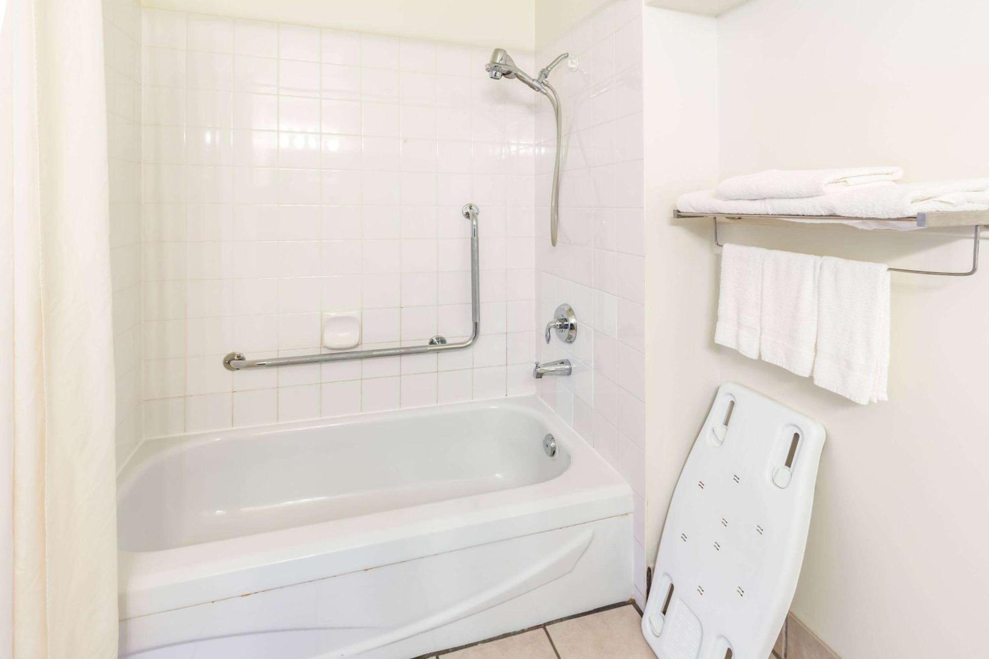 Howard Johnson By Wyndham Fort St. John Luaran gambar