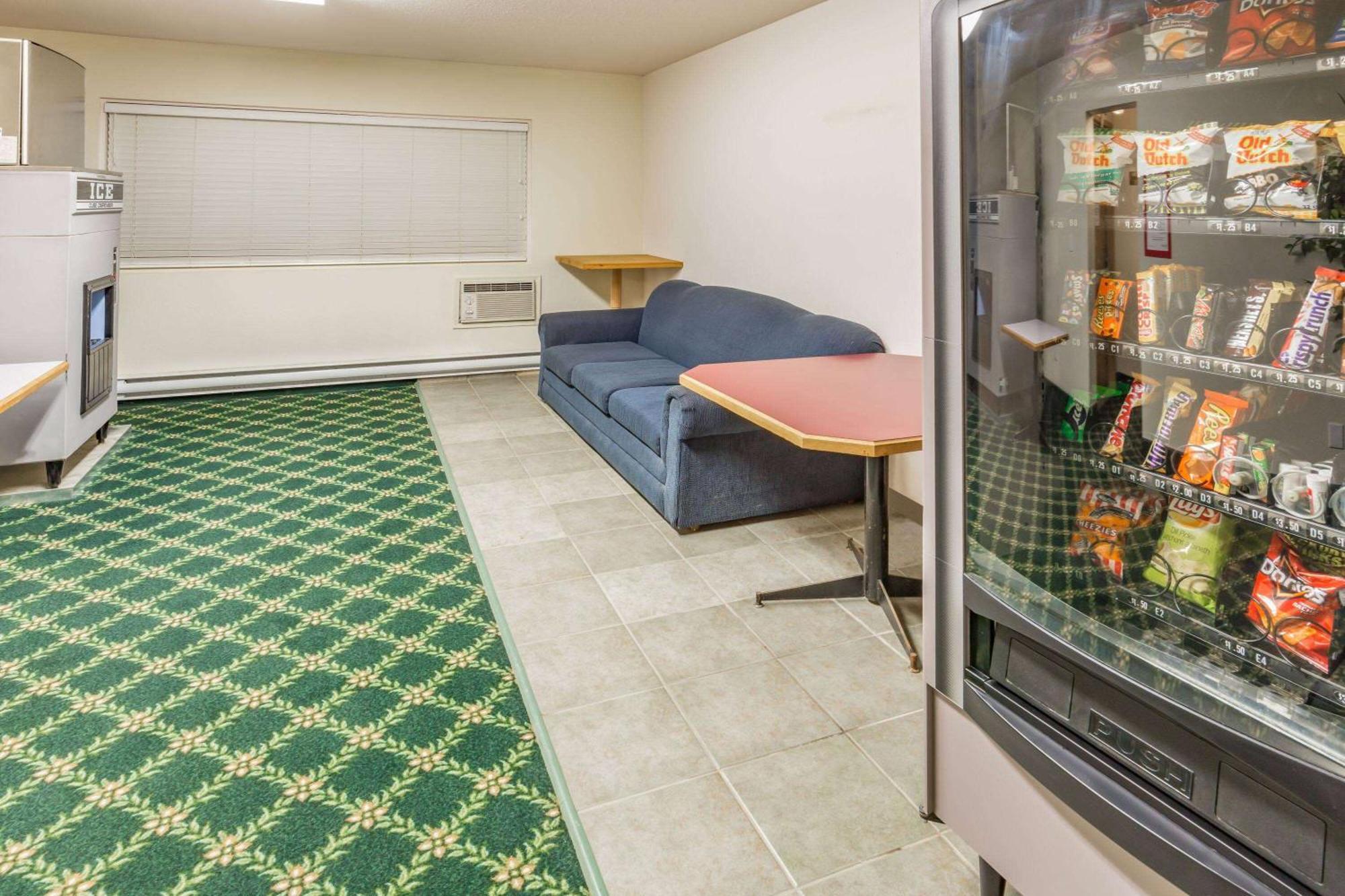 Howard Johnson By Wyndham Fort St. John Luaran gambar