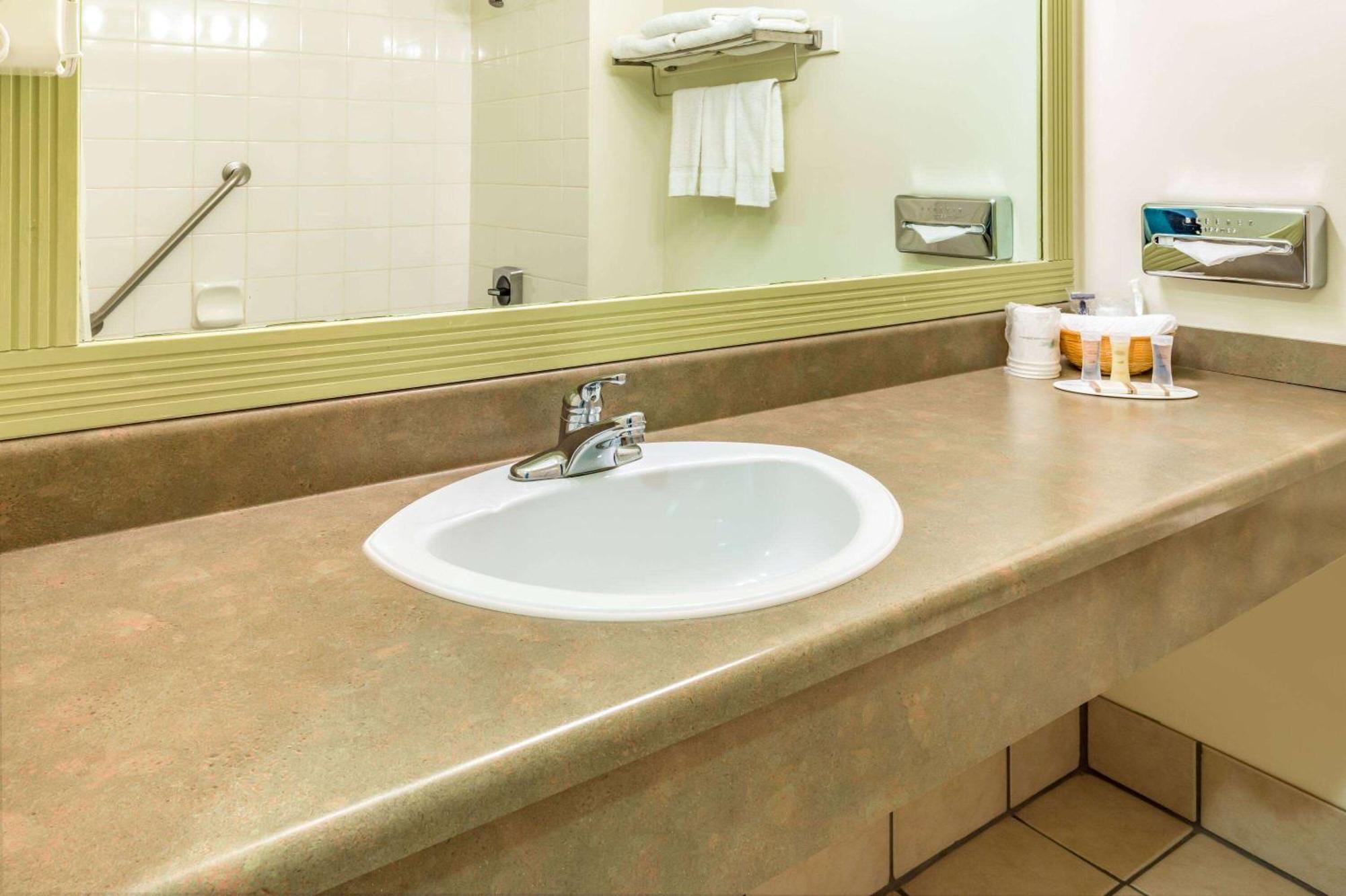 Howard Johnson By Wyndham Fort St. John Luaran gambar